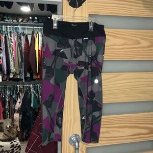 Capri Leggings with Purple and Gray Geometric Pattern